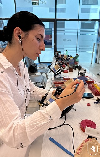 An employee of a dental clinic is undergoing an internship in Austria