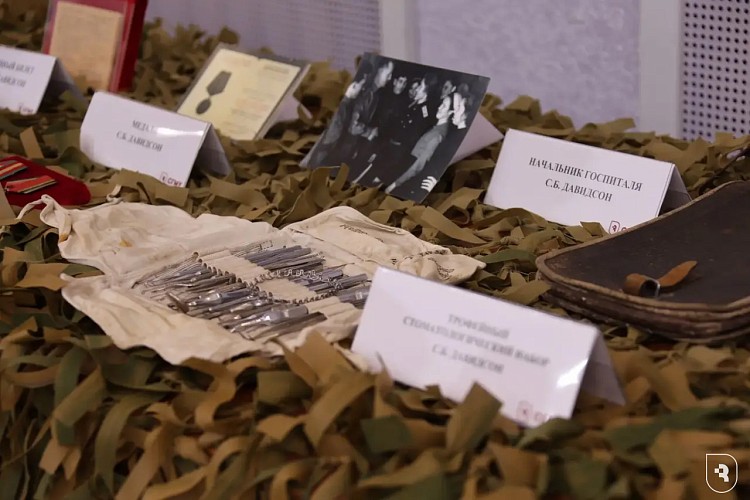 СГМУ почтил память военных медиков выставкой в Саратовской областной Думе