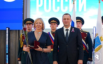 Губернатор Роман Бусаргин вручил государственные награды врачам СГМУ