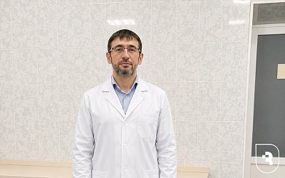 Врачи Саратовского медуниверситета удалили камень из желчного протока у ребенка без единого разреза